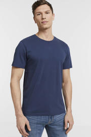 thumbnail: Donkerblauwe heren anytime T-shirt van katoen met effen, korte mouwen, ronde hals en geweven detail