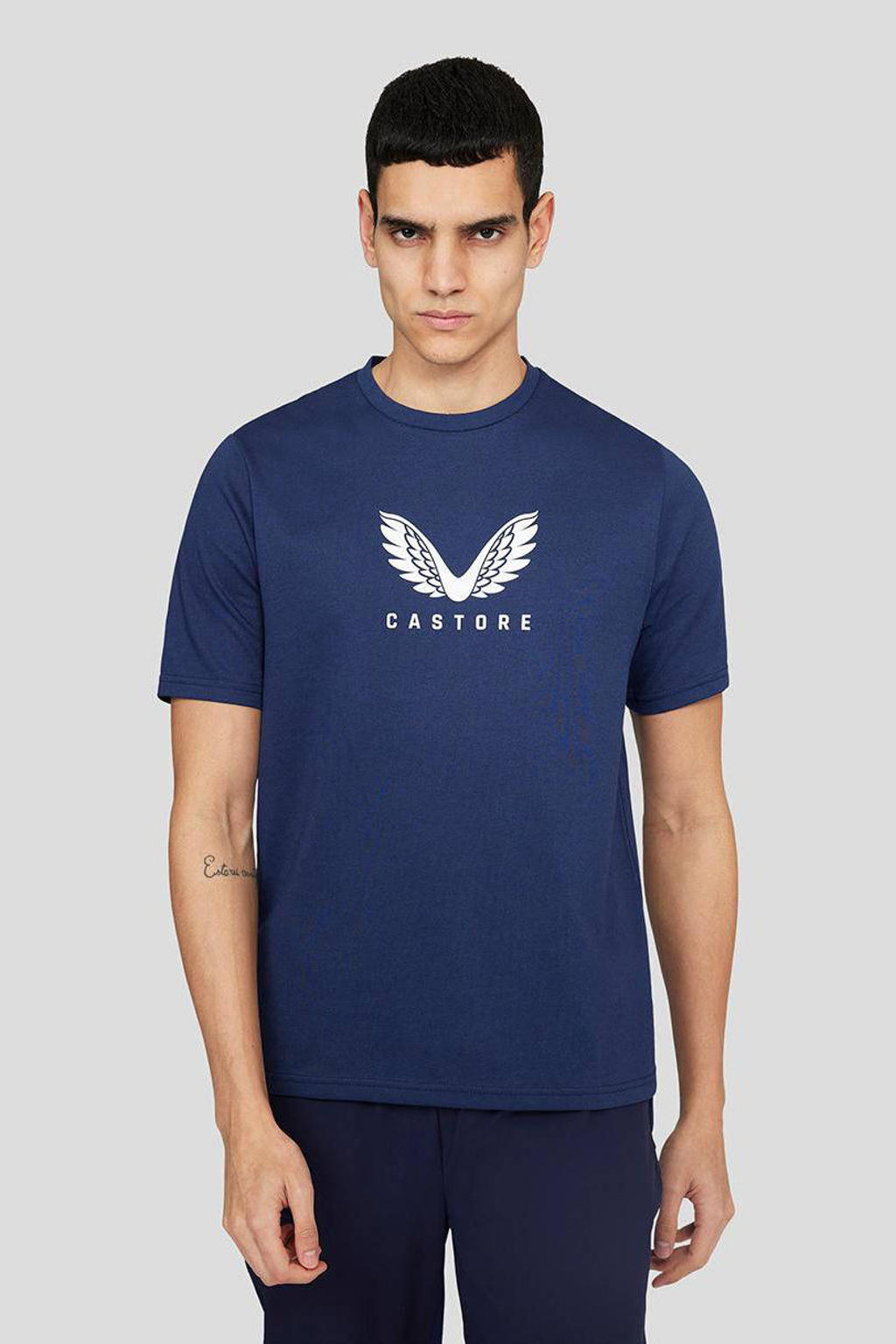 Donkerblauw en witte heren Castore sport T-shirt met logo dessin, korte mouwen en ronde hals