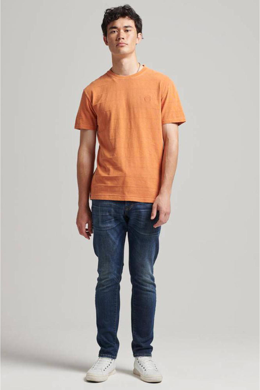 Oranje heren Superdry regular fit T-shirt van katoen met korte mouwen en ronde hals