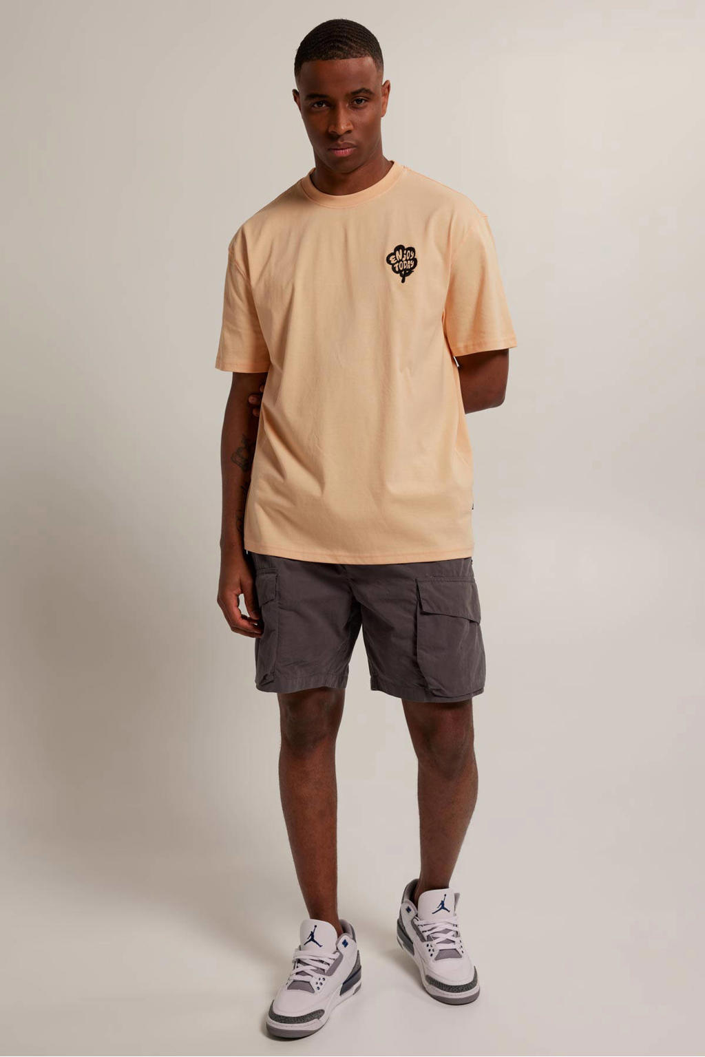 America Today T-shirt Eden met printopdruk peach