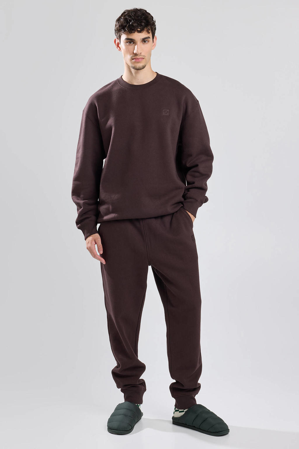 America Today sweater bruin