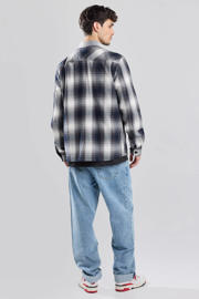 thumbnail: Zwart en witte heren America Today geruit regular fit overshirt van katoen met lange mouwen, klassieke kraag en knoopsluiting
