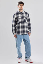 thumbnail: Zwarte heren America Today geruit regular fit overshirt van katoen met lange mouwen, klassieke kraag en knoopsluiting