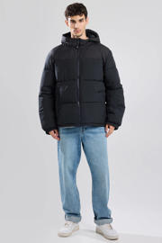 thumbnail: Zwarte heren America Today gewatteerde winterjas Jax van polyester met effen, lange mouwen, capuchon en ritssluiting