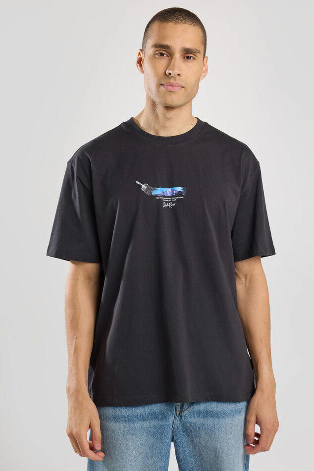 Zwarte heren America Today regular fit T-shirt Eugene van katoen met backprint, korte mouwen en ronde hals
