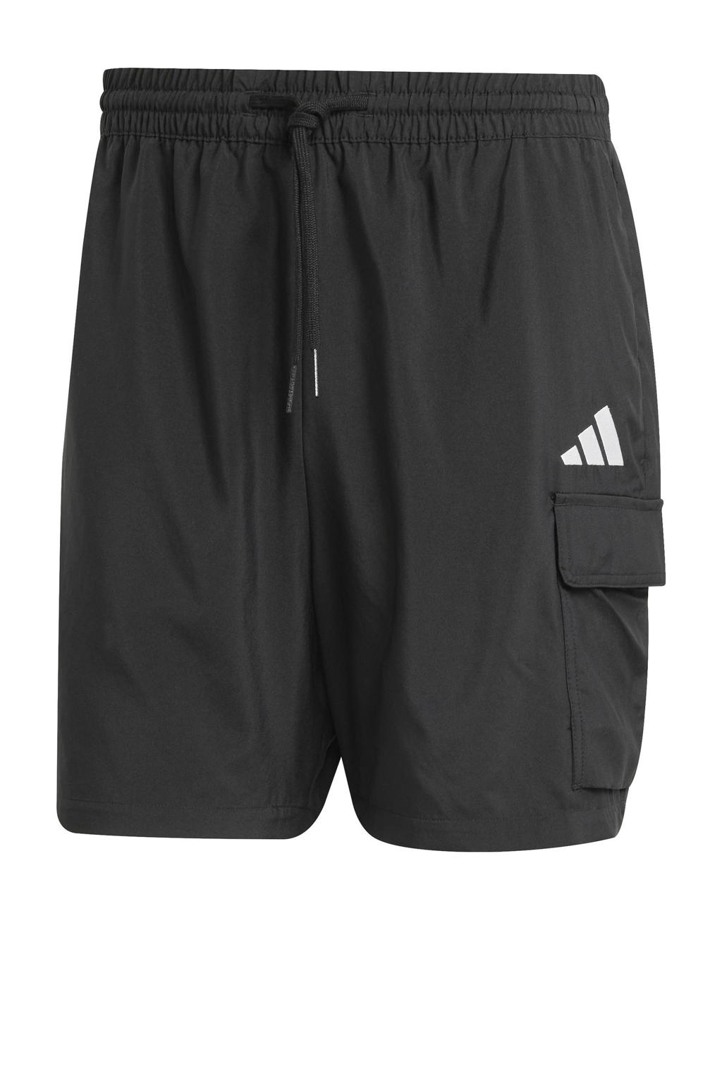 Zwarte heren adidas Sportswear cargoshort van polyester met regular fit, elastische tailleband met koord en effen