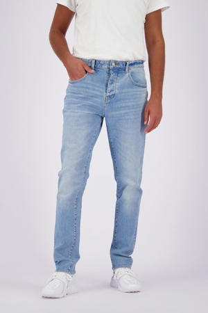 slim fit jeans
