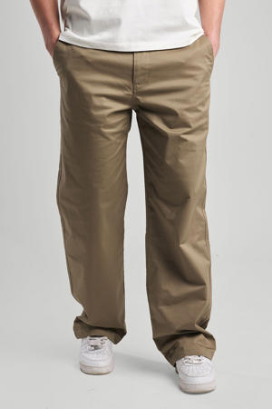 loose chino bruin