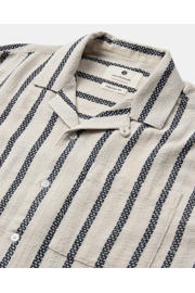 thumbnail: Anerkjendt casual overhemd met textuur ecru