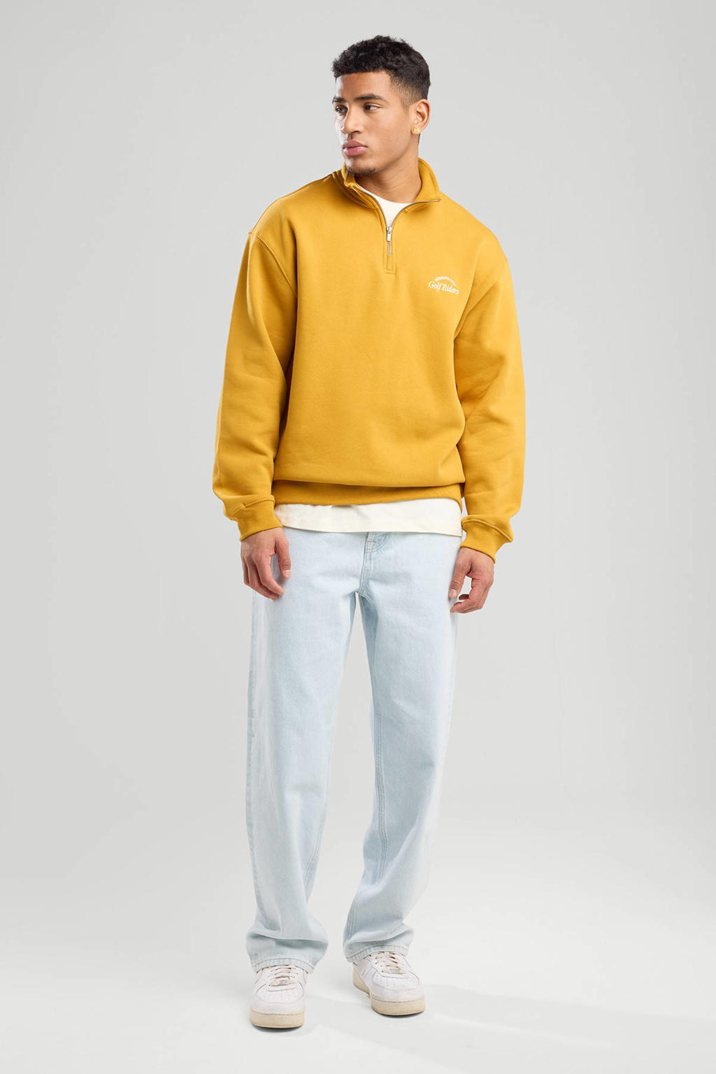 America Today sweater geel