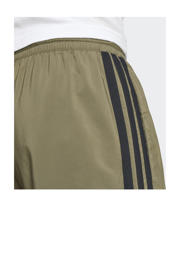 thumbnail: Olijfgroene heren adidas Sportswear short van polyester met regular fit, elastische tailleband met koord en logo dessin