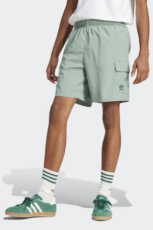Trefoil Essentials short grijsgroen